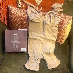 SKIMS NWT SEAMLESS SCULPT MID THIGH BODYSUIT MICA XL